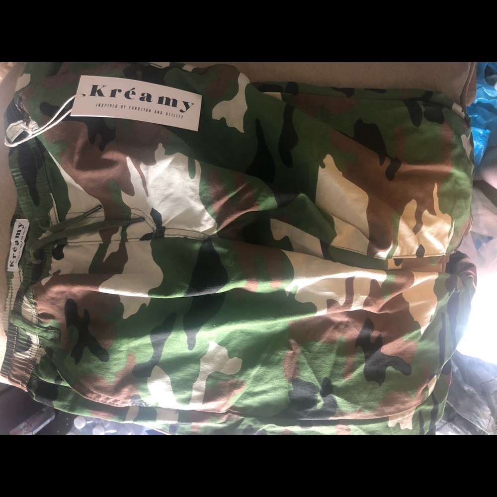 NWT Kreamy Camo Print Twill Joggers